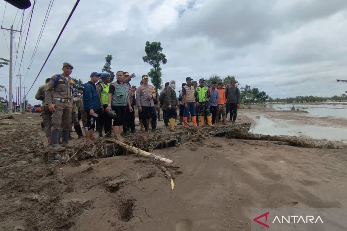 Tanggul Sungai Tuntang Jebol, Jalur Demak–Semarang Lumpuh Total